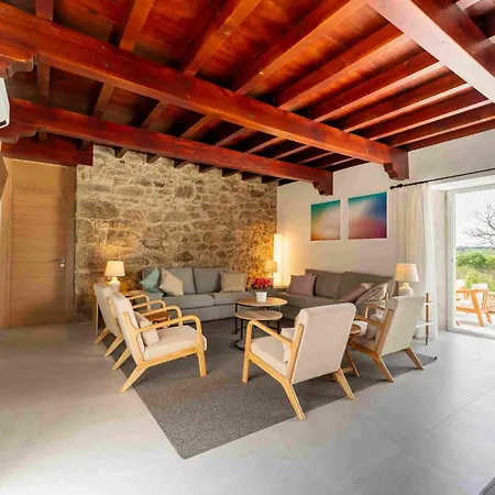 Reverence Caldelas Holiday home *